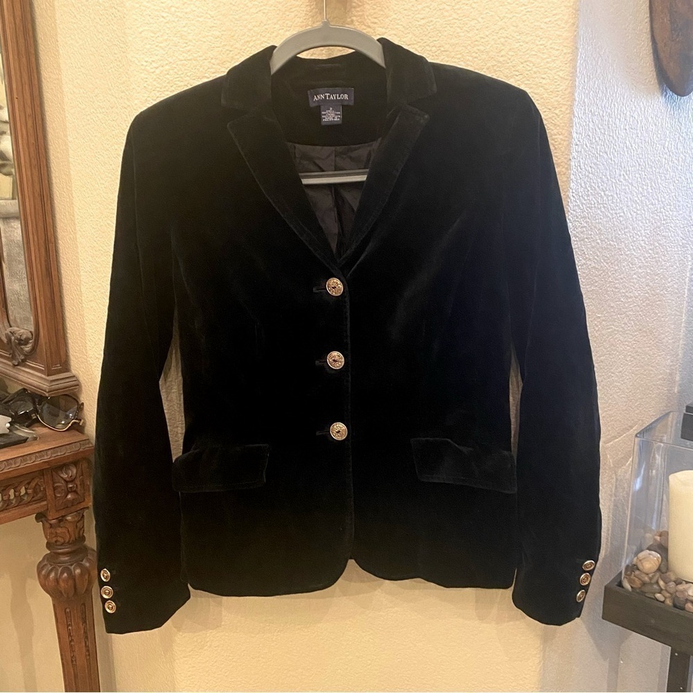Vintage ANN TAYLOR Women Black Velvet Gold Buttons Blazer Jacket Size 2